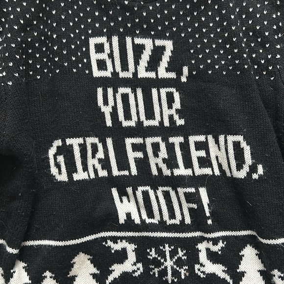 Home alone sweater - Picture 2 of 3